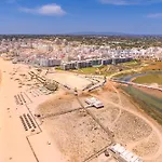 Bayline - Beachfront Pool And Sargo By Bedzy Apartmán *